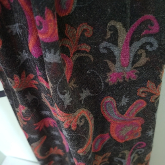 SCARF - Picture 2 of 3